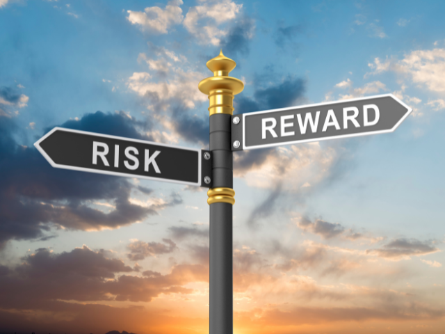 Street sign with Risk and Reward